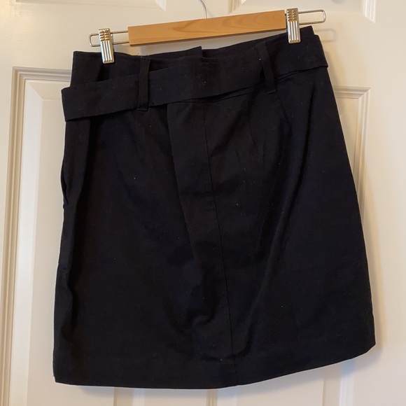 GENTLY USED LOFT BUSINESS CASUAL BLACK SKIRT - Picture 3 of 3